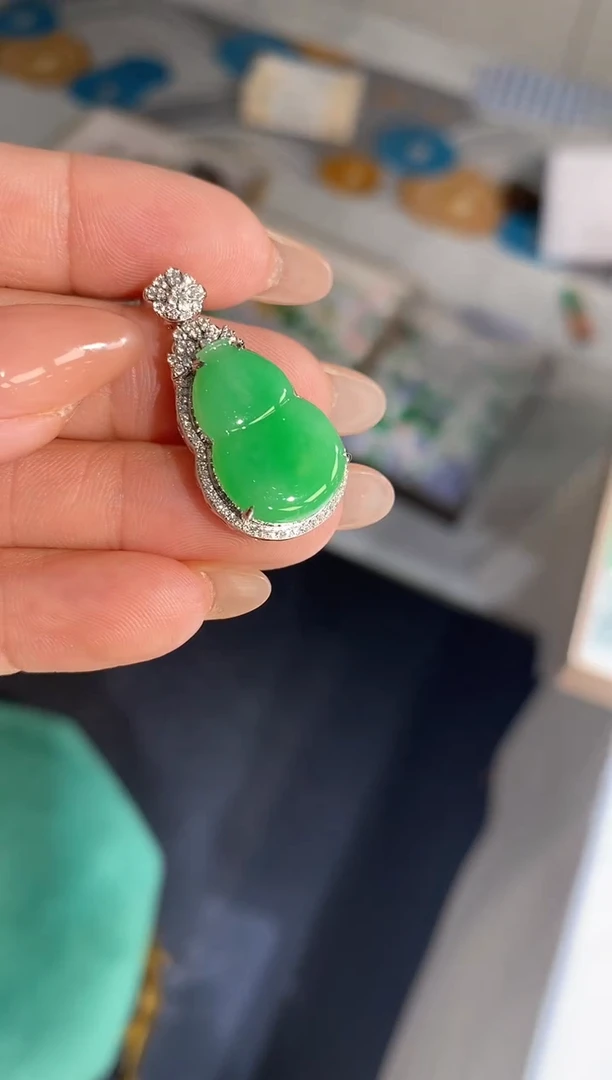 吊坠(不含链)18K金镶嵌翡翠葫芦