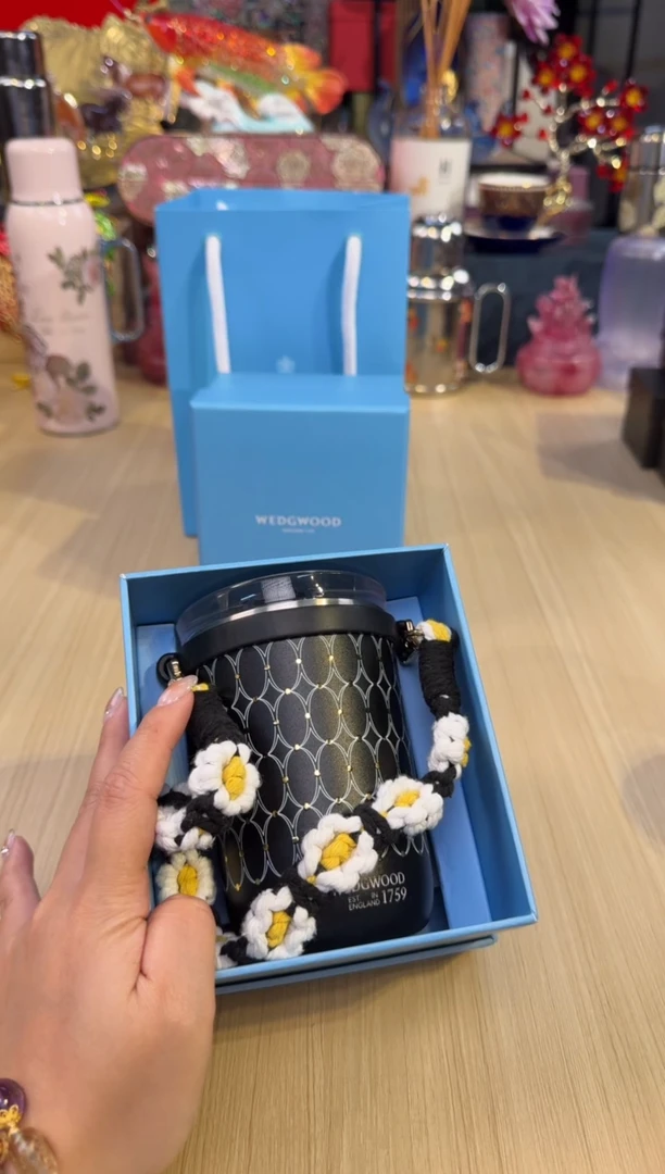 168威基伍德.金粉年华曜石黑随行杯350毫升（1082219）