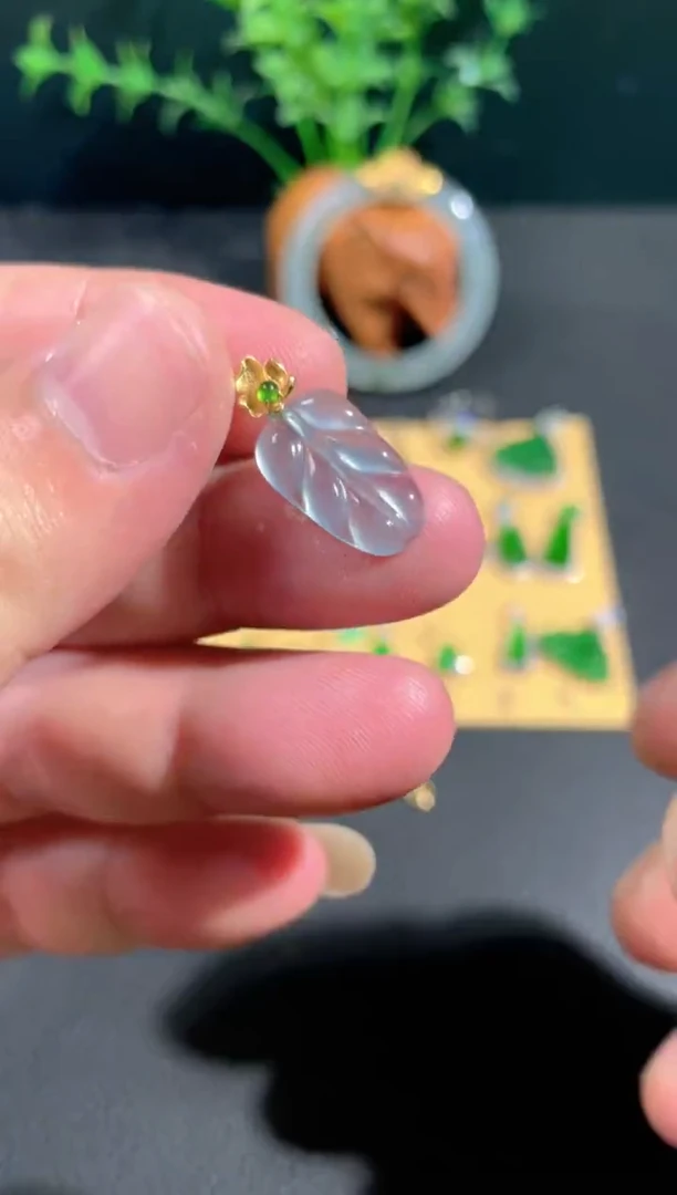 颈饰18K金镶嵌翡翠翡翠