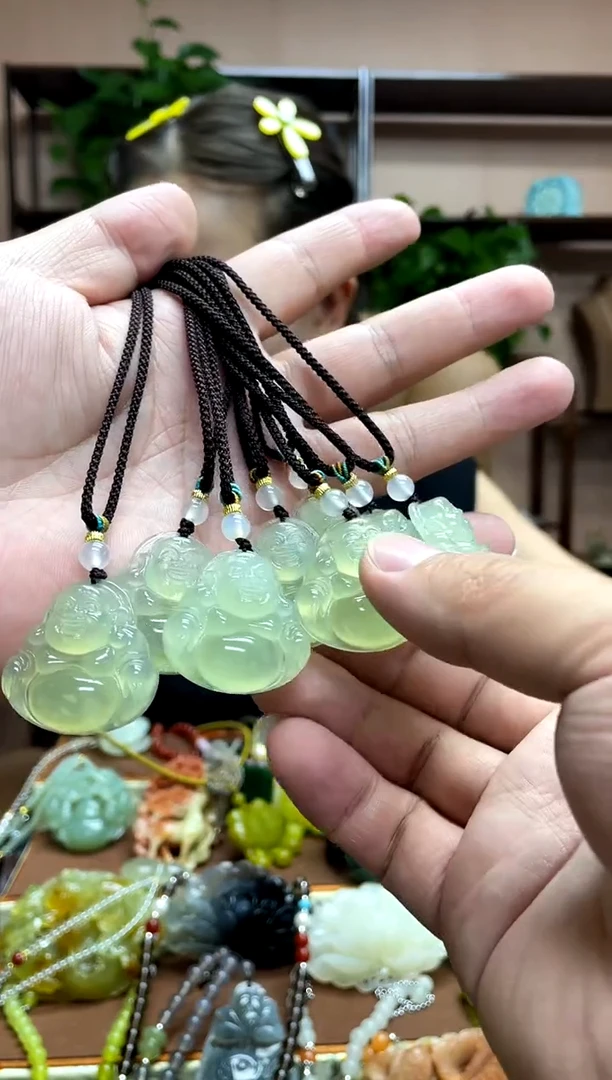 未镶嵌岫玉吊坠多样性发货发其中之一