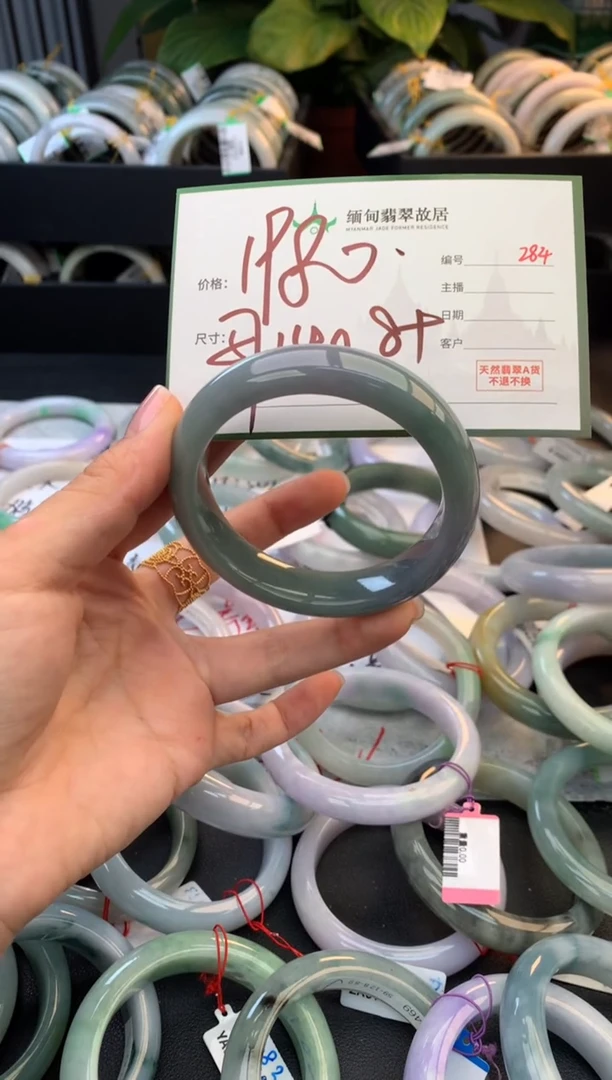 未镶嵌定制翡翠毛货需精细抛光+多人