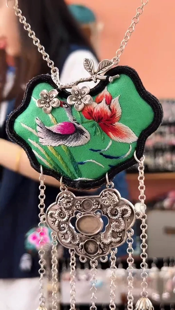 织绣张****生艺枝独绣老绣饰品179