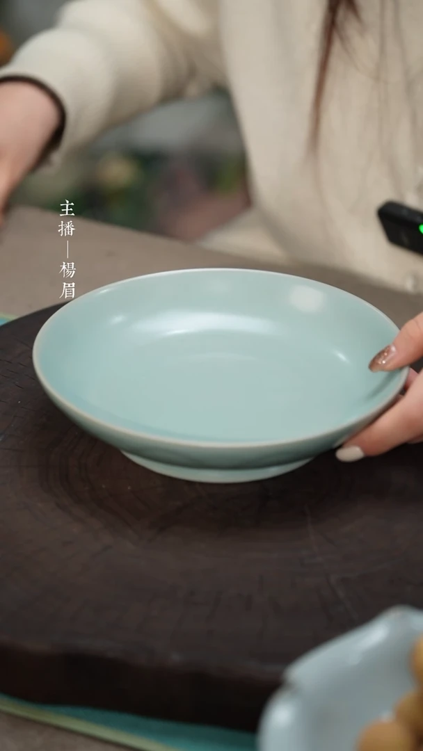 【闪购商品】18-19cm外刻莲瓣盘（微瑕简包）-眉