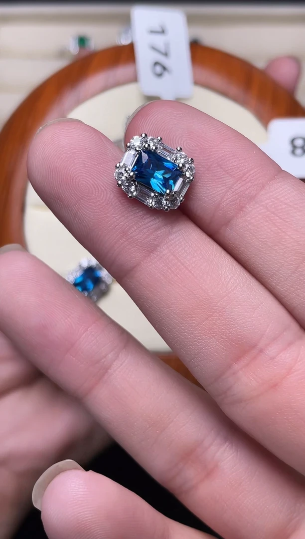 合金耳饰合成钻石蓝宝耳钉