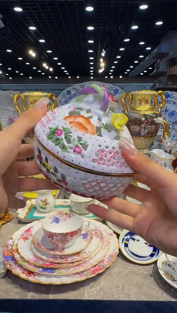 骨瓷娜娜中古器物如图所示22