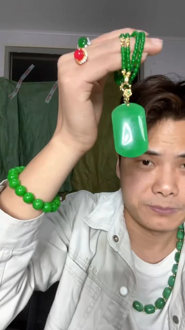 翡翠未镶嵌颈饰【伍氏甄选】缅料高端无镶嵌无事牌