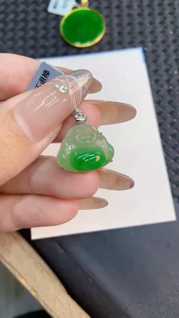 颈饰18K金镶嵌翡翠1