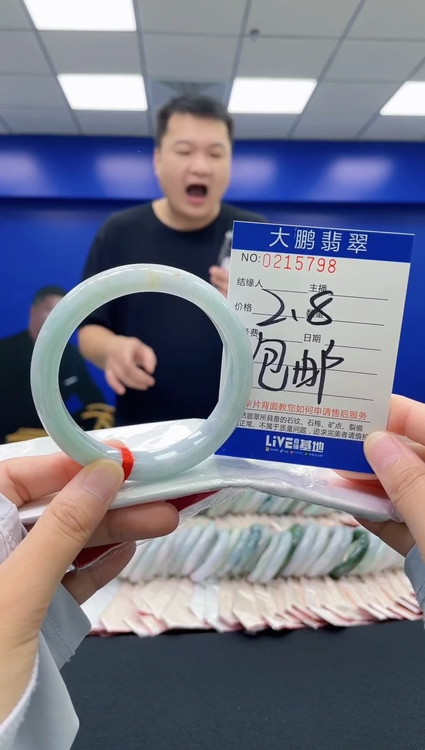 翡翠手镯未镶嵌AAAAAAAA