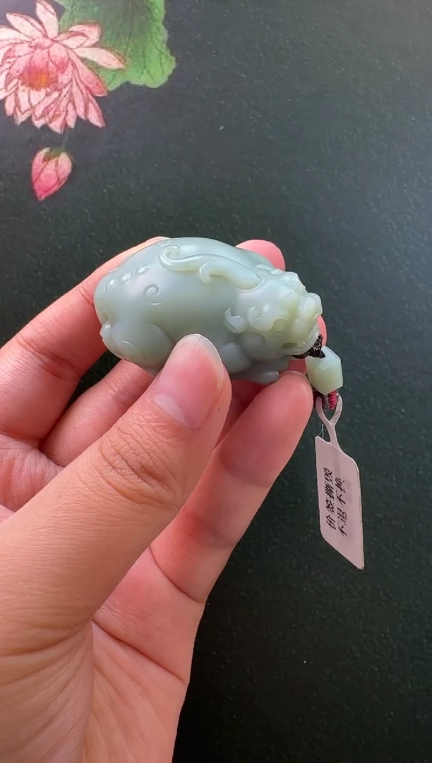 颈饰未镶嵌和田玉吊坠