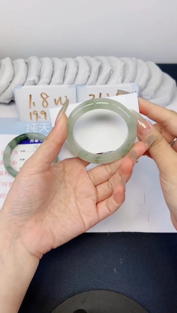 【闪购商品】石英质玉手镯合金191