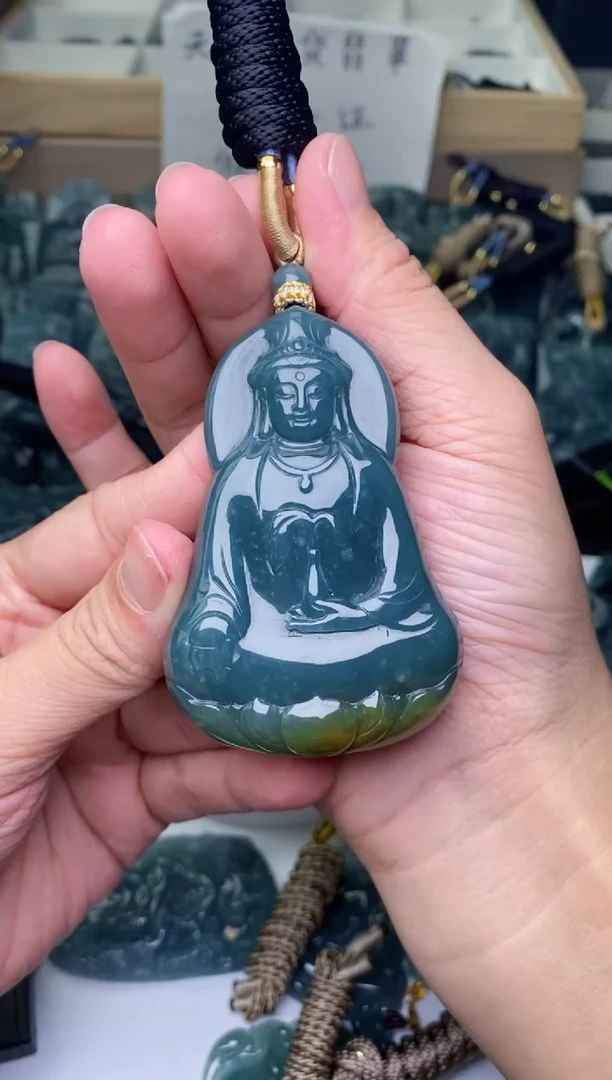 颈饰未镶嵌翡翠