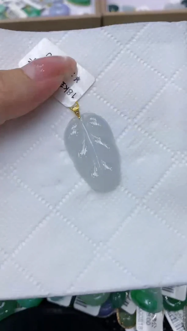 翡翠18K金镶嵌颈饰111111111