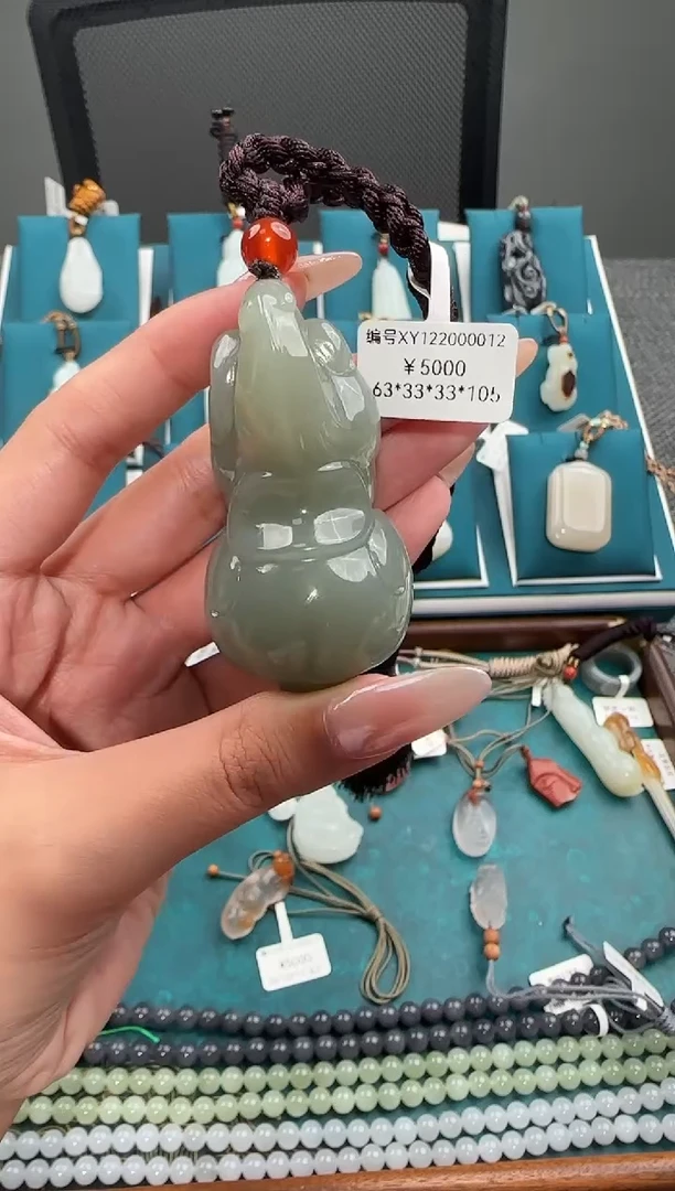 颈饰未镶嵌和田玉吊坠 XY