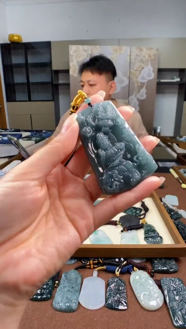 颈饰未镶嵌翡翠 多样性发其一