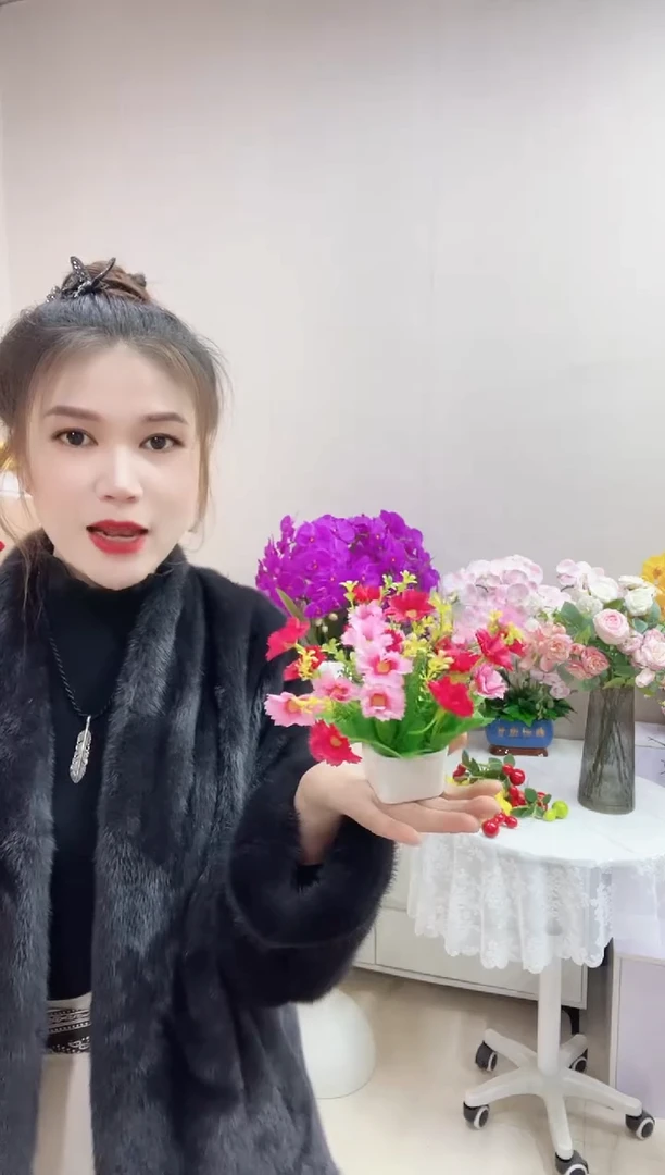 粉色小雏菊+白色方形陶瓷花瓶