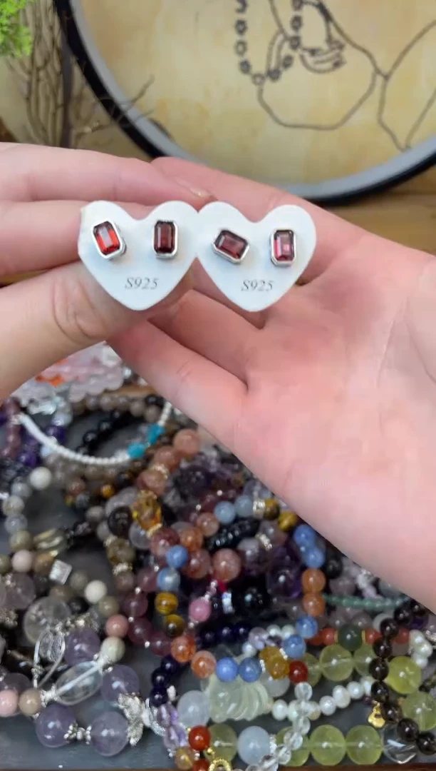 【闪购商品】石榴石耳饰银S925镶嵌459