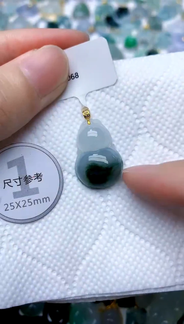 颈饰18K金镶嵌翡翠天然A货翡翠