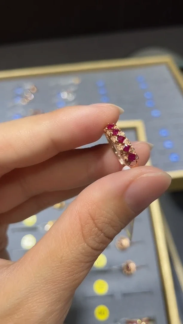 18K金镶嵌戒指红宝石1