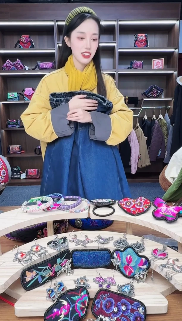 织绣婷****店A39蒙阿苏苗绣传承店裤子