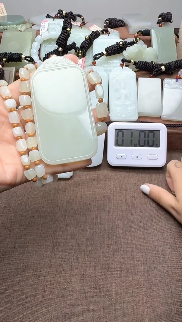 颈饰未镶嵌和田玉1