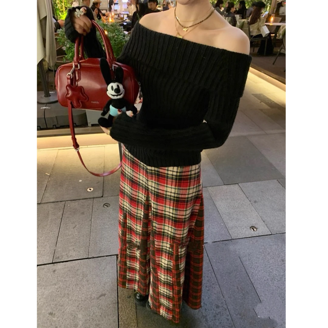 2025秋冬新款百搭一字肩毛衣针织衫+圣诞格纹拼接半身裙套装D865