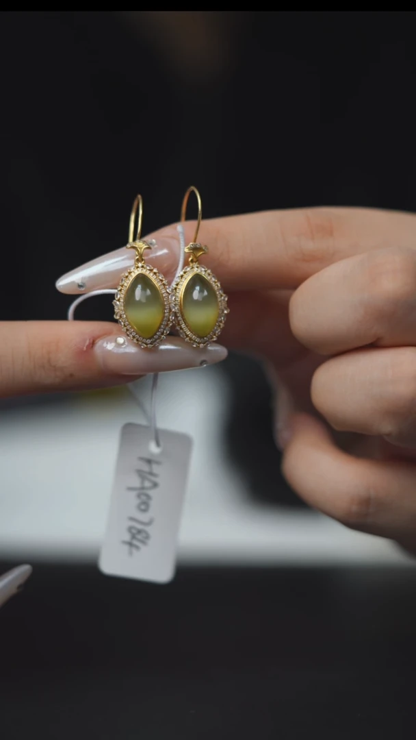 未镶嵌和田玉耳坠一线黄金猫蛋面 镶18 HA00784