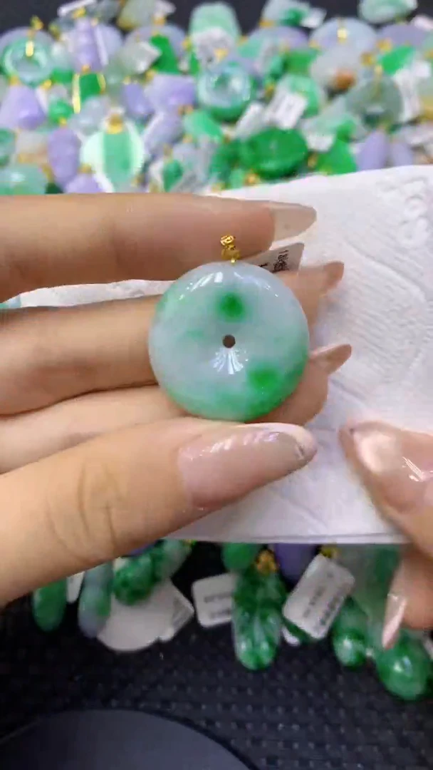 颈饰18K金镶嵌翡翠天然缅甸翡翠A货