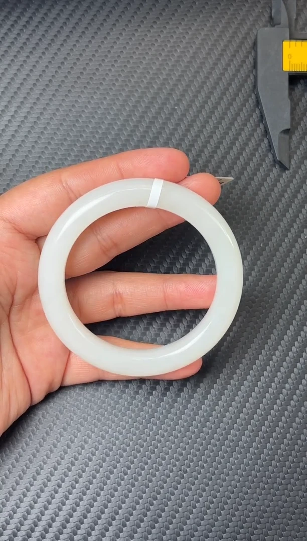 未镶嵌手镯和田玉且末金山微色差53+S