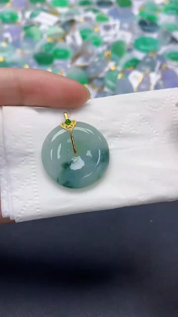 翡翠18K金镶嵌颈饰天然缅甸a货翡翠