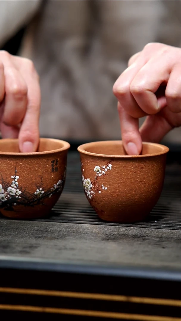 【闪购商品】紫砂茶壶02-泥绘+刻绘铃铛杯葵黄段精品杯一对
