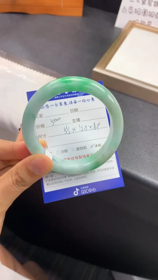 未镶嵌手镯翡翠退货需手镯吊牌标签完好