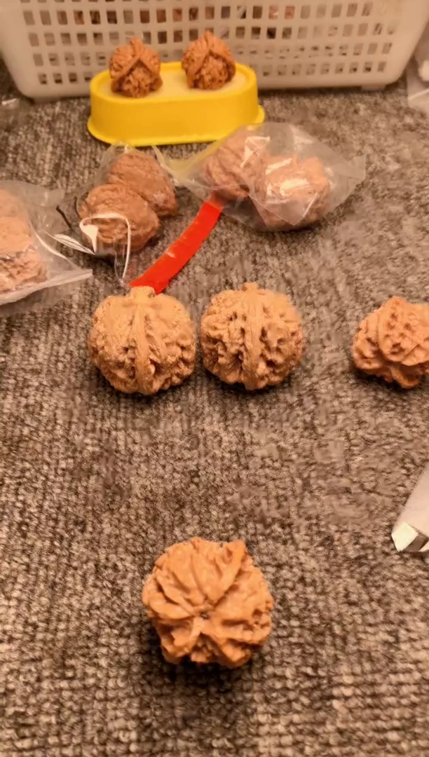 文玩核桃吊坠苹果园