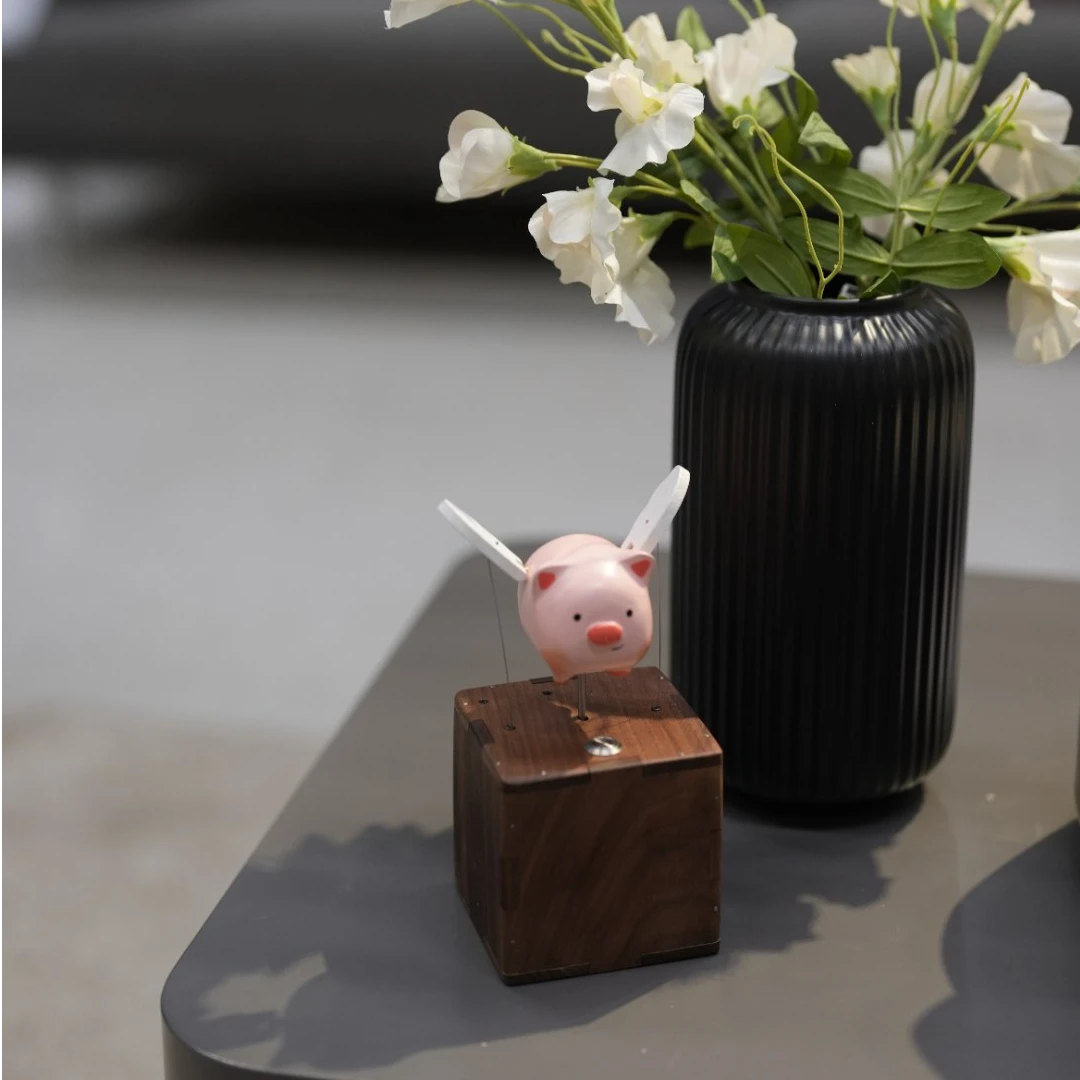 飞翔的小猪 实木机巧手工木制玩具 创意木制煮面摆件生日节日礼物