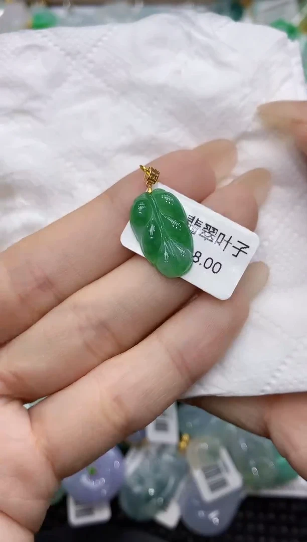 颈饰18K金镶嵌翡翠111111111111