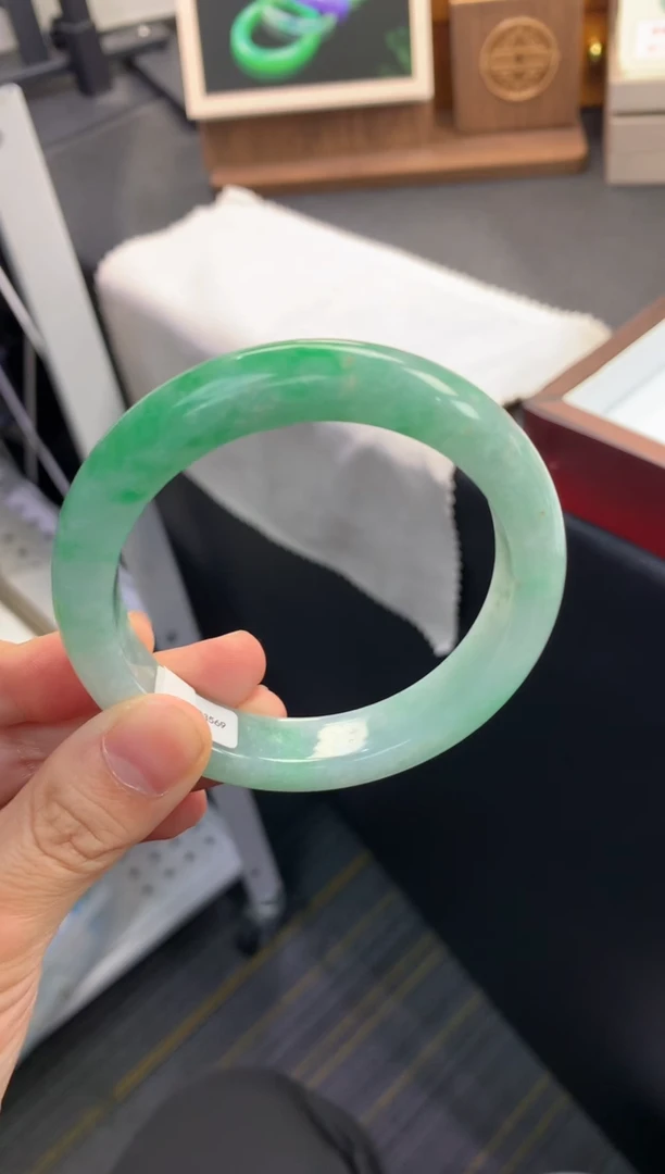 未镶嵌手镯翡翠退货需手镯吊牌标签完好