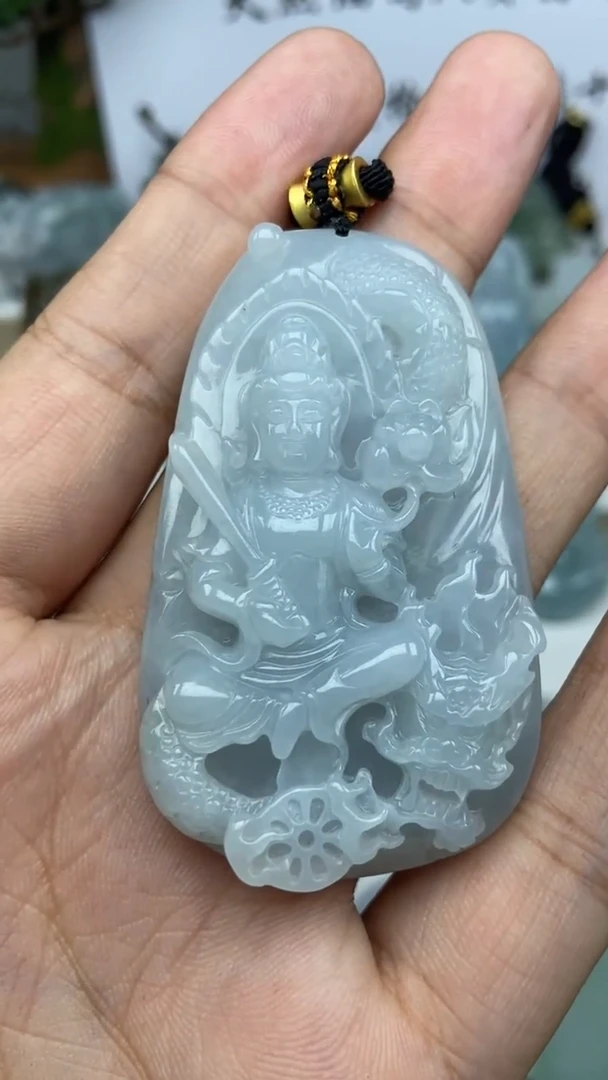 翡翠未镶嵌颈饰虚空藏菩萨