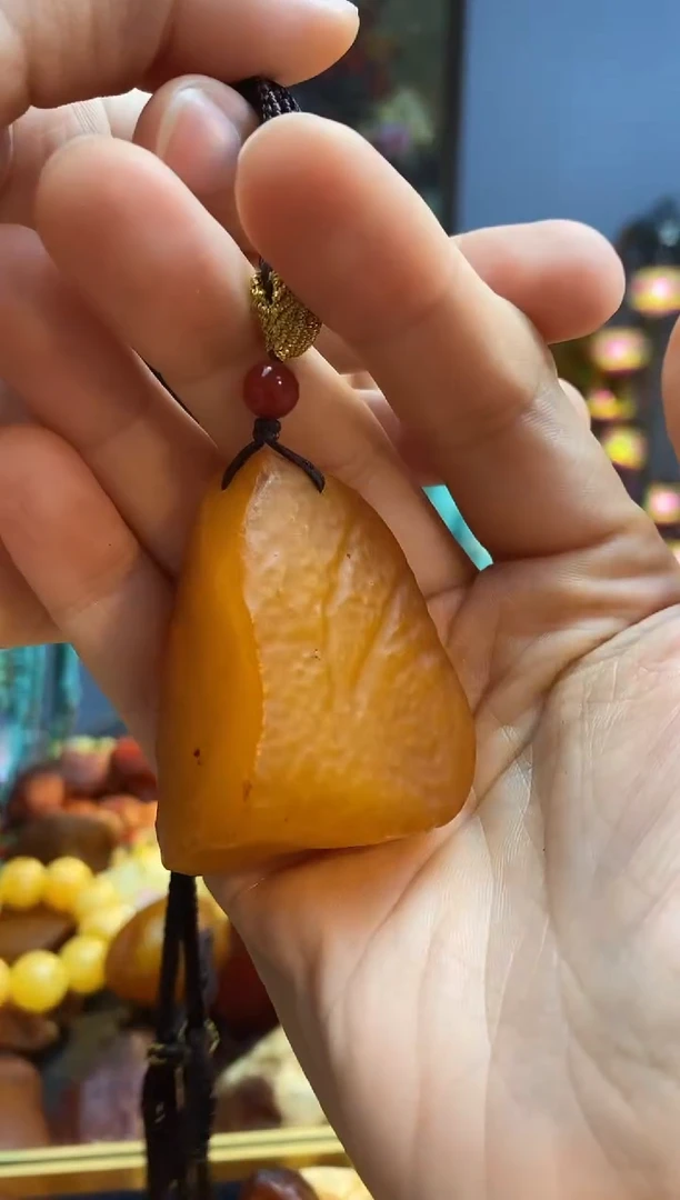 未镶嵌颈饰琥珀吊坠