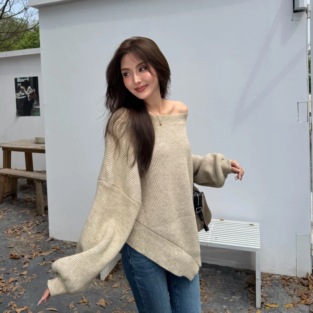 Moprobably李予诺「本妍」一字肩竖条纹不规则下摆套头毛衣L5476056