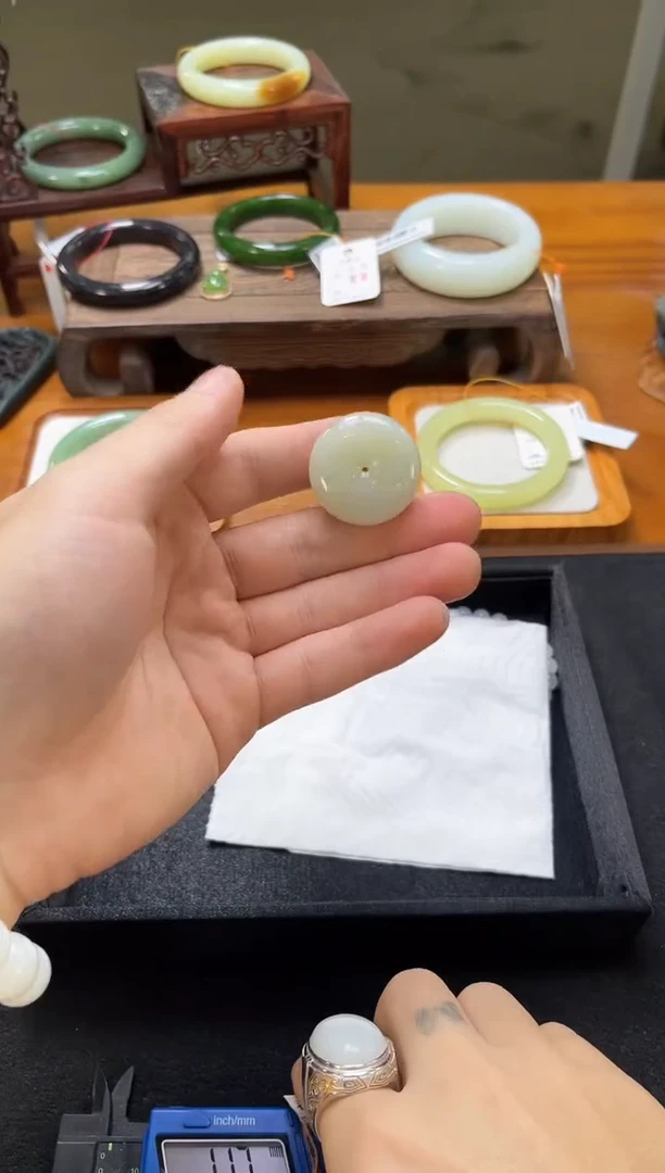 吊坠(不含链)未镶嵌和田玉且末青白 平安扣 17