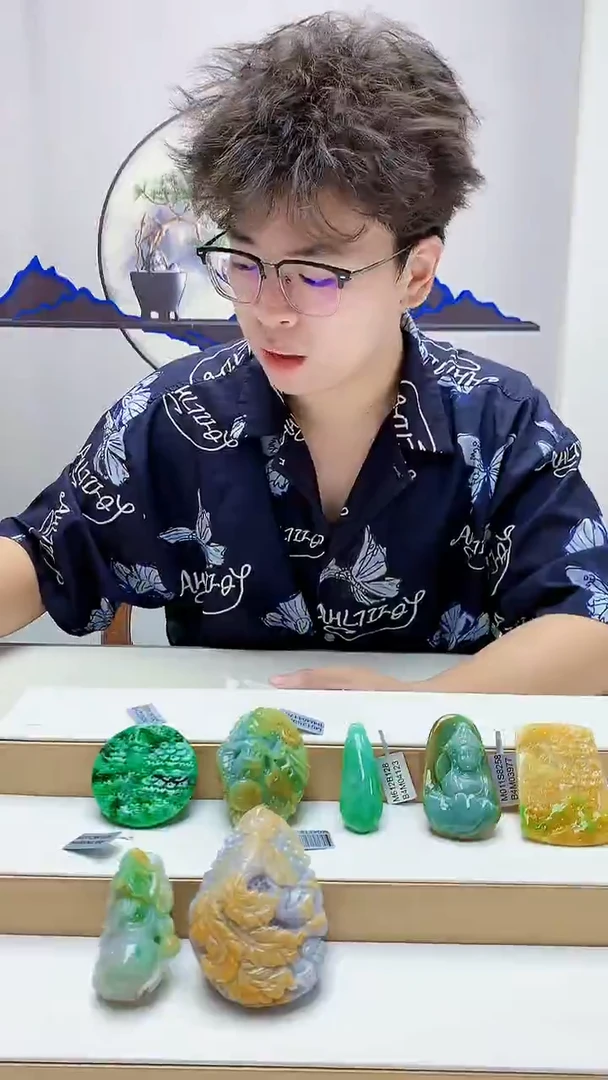 未镶嵌定制翡翠不**y4688zm-毛货挂件