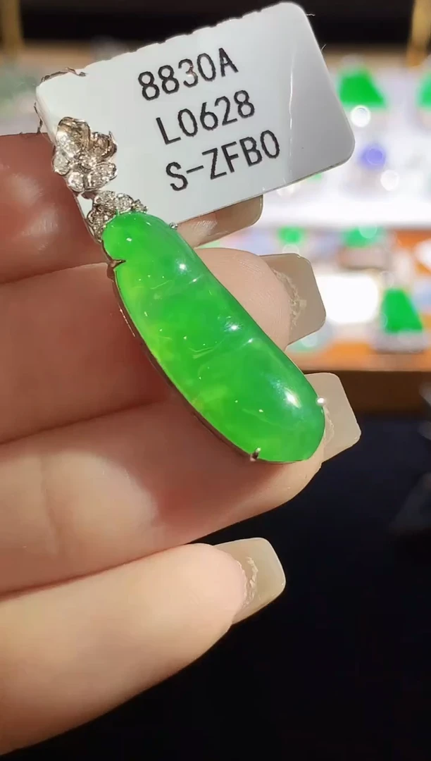 翡翠18K金镶嵌吊坠(不含链)L0628多样性发其一