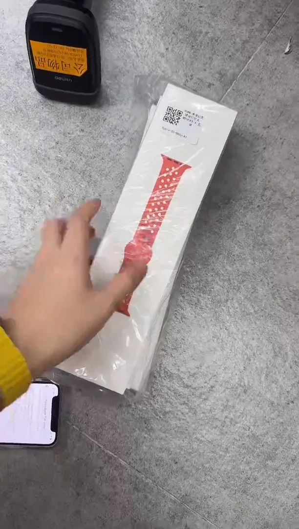 未拆封耐克洞洞健身红 大表盘通用