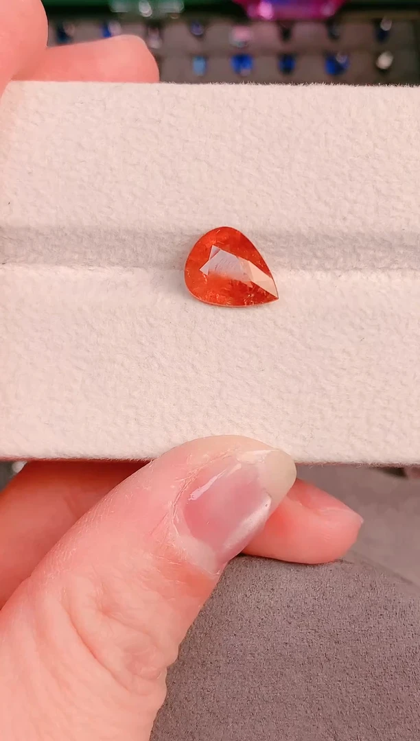 未镶嵌珠宝半成品石榴石（芬达石）3.85ct