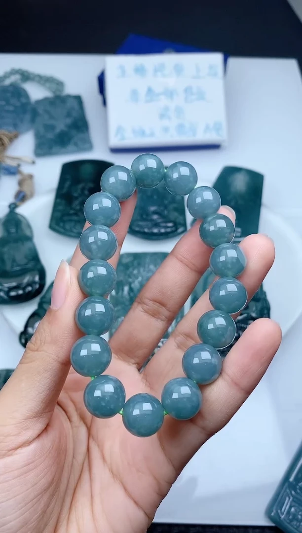 翡翠未镶嵌颈饰1