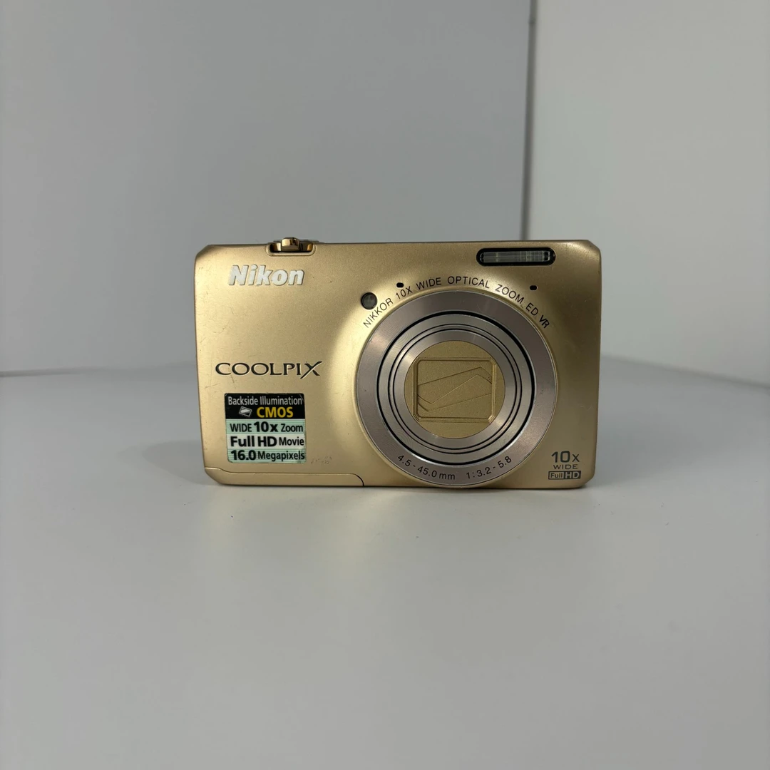 9新 Nikon/尼康 尼康s6300 1600万像素10倍长焦 人景清透款ccd