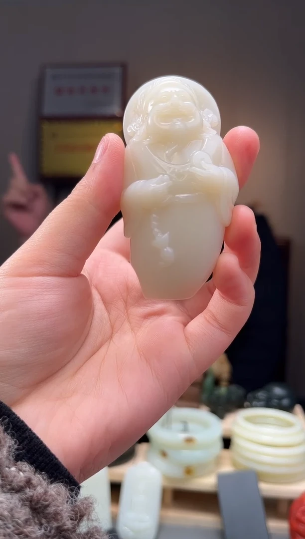 颈饰未镶嵌和田玉米**吴手把件