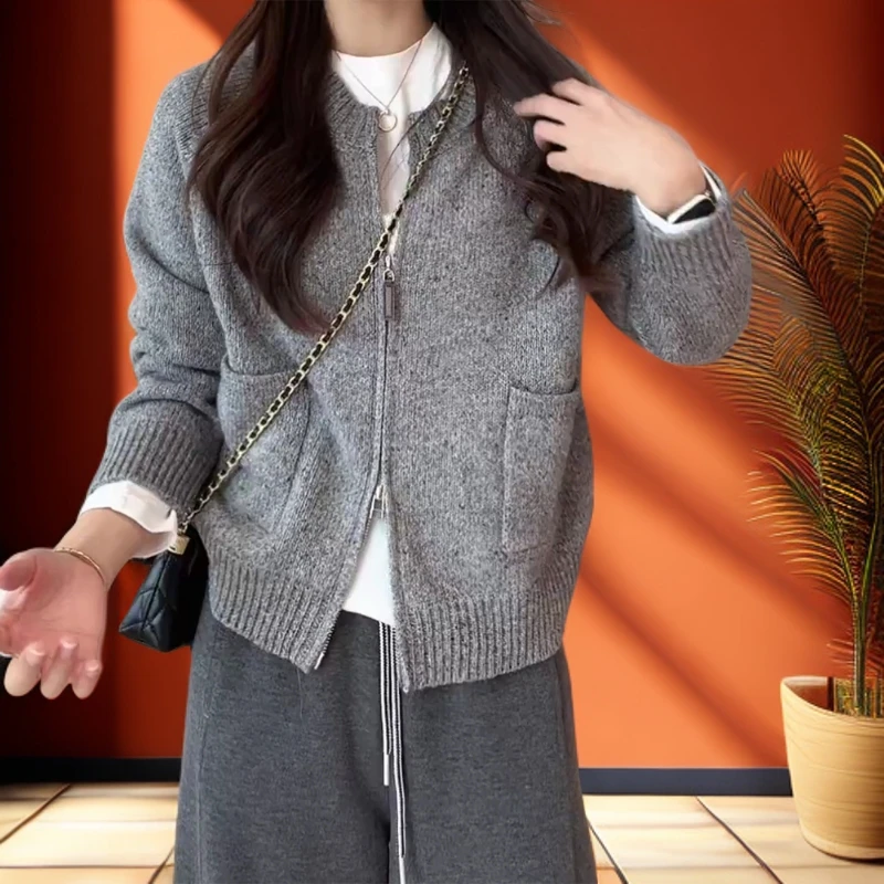 秋季百搭休闲简约彩纱圆领小口袋长袖毛衣C6345