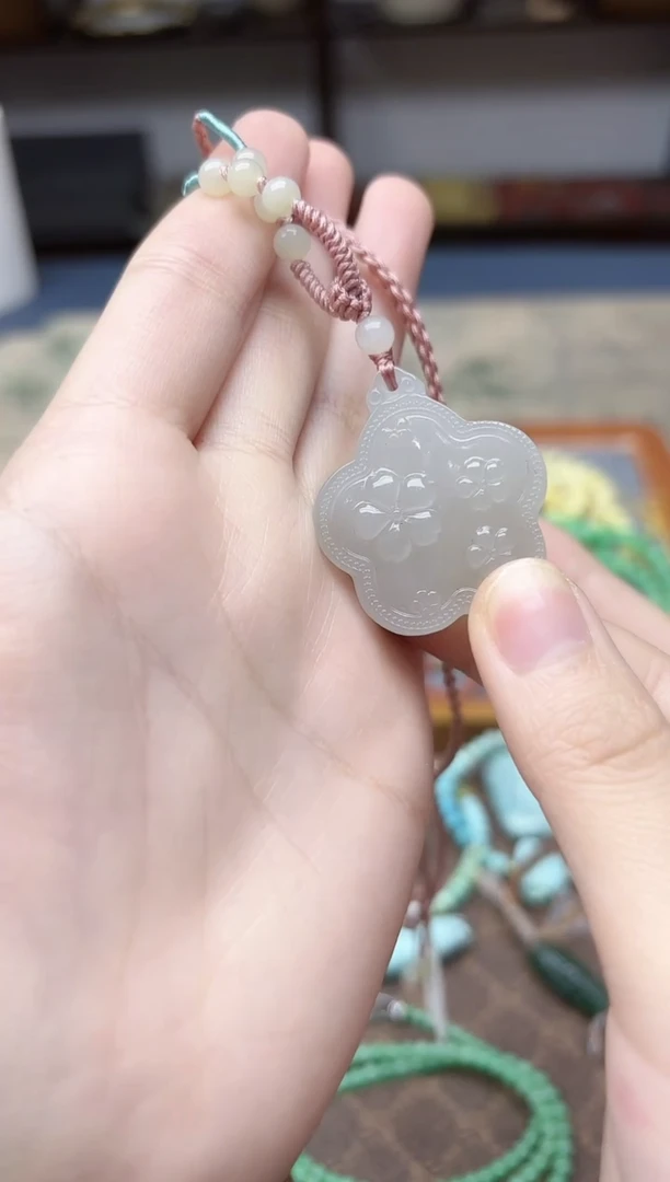 颈饰未镶嵌和田玉和田玉花吊坠QC