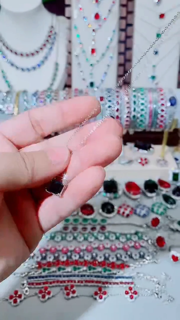 颈饰未镶嵌托帕石托帕石方小花吊坠