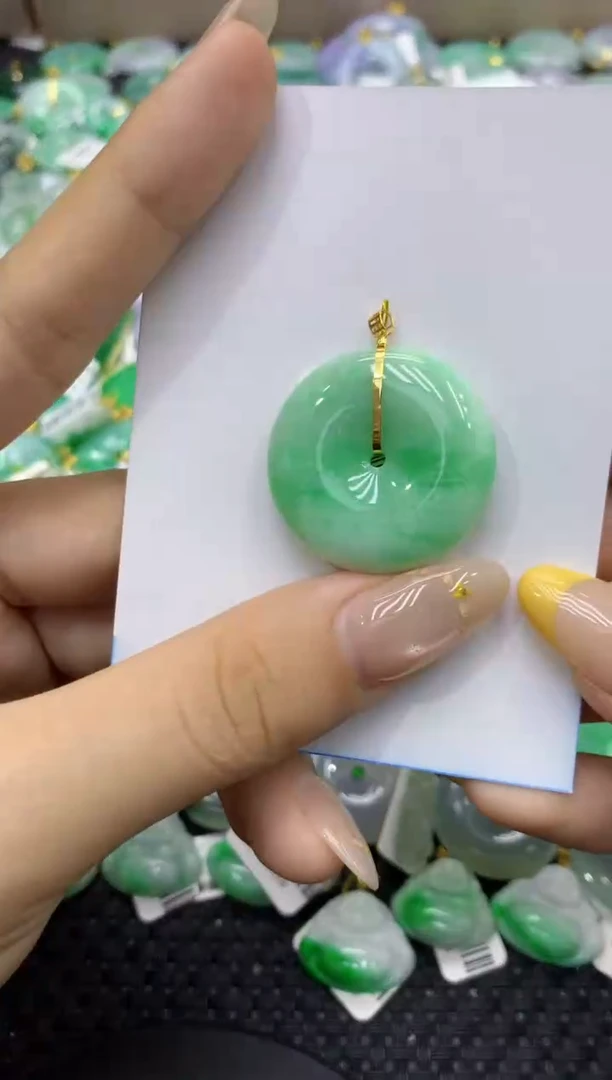 颈饰18K金镶嵌翡翠天然缅甸翡翠A货